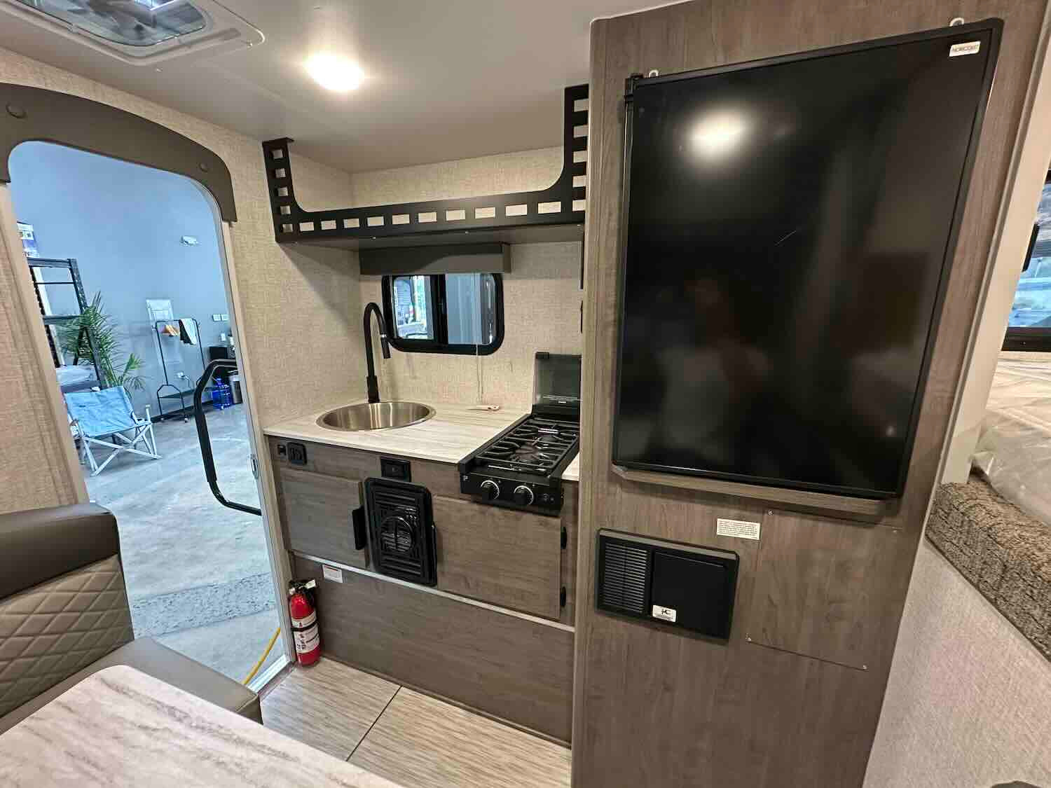 Lance Squire 605 - In Stock