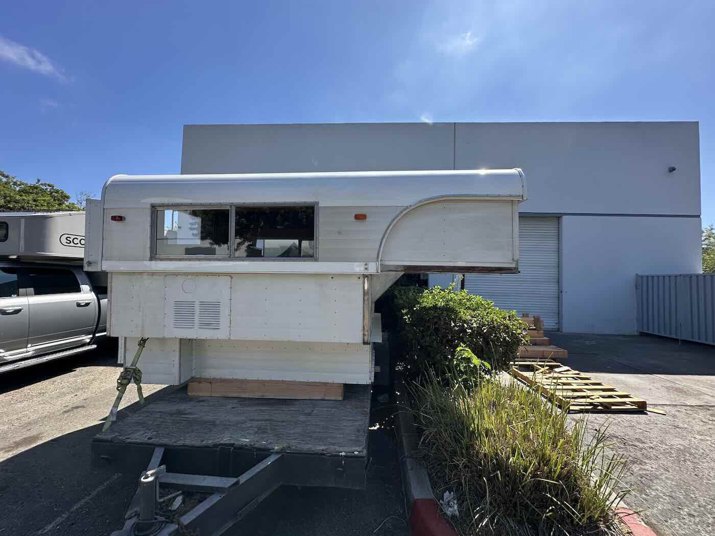 1970's Alaskan 8 ft Cabover