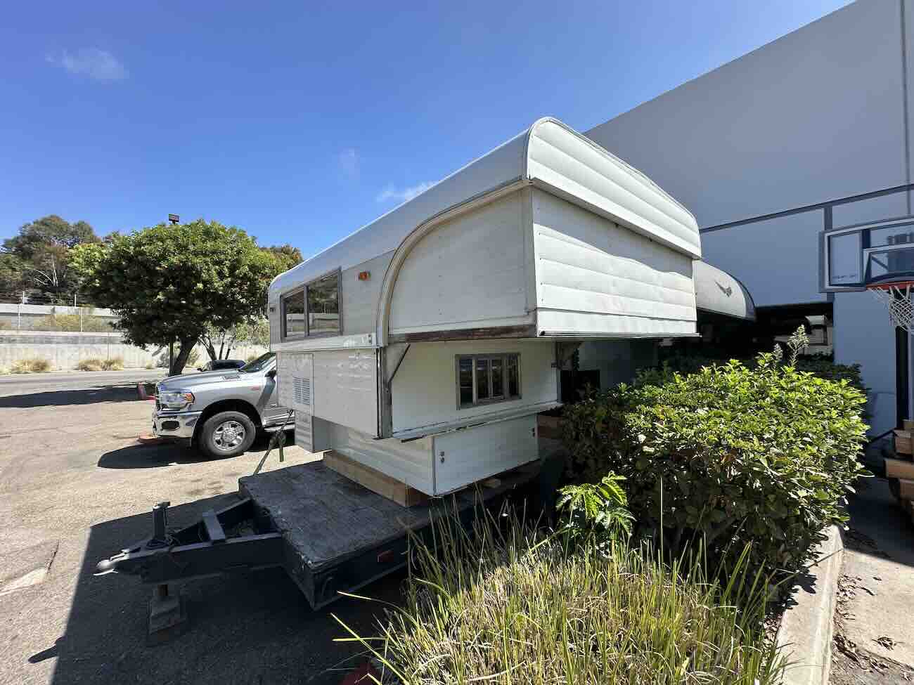 1970's Alaskan 8 ft Cabover
