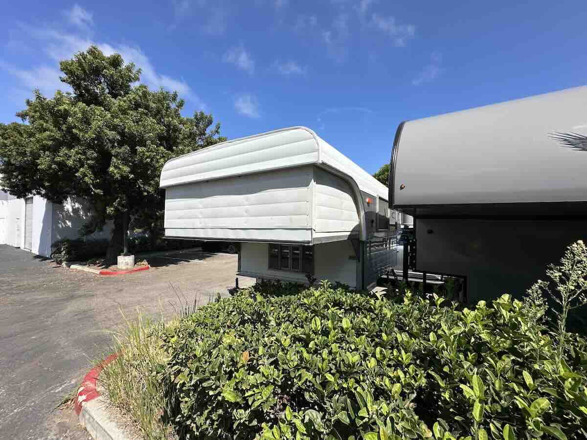 1970's Alaskan 8 ft Cabover