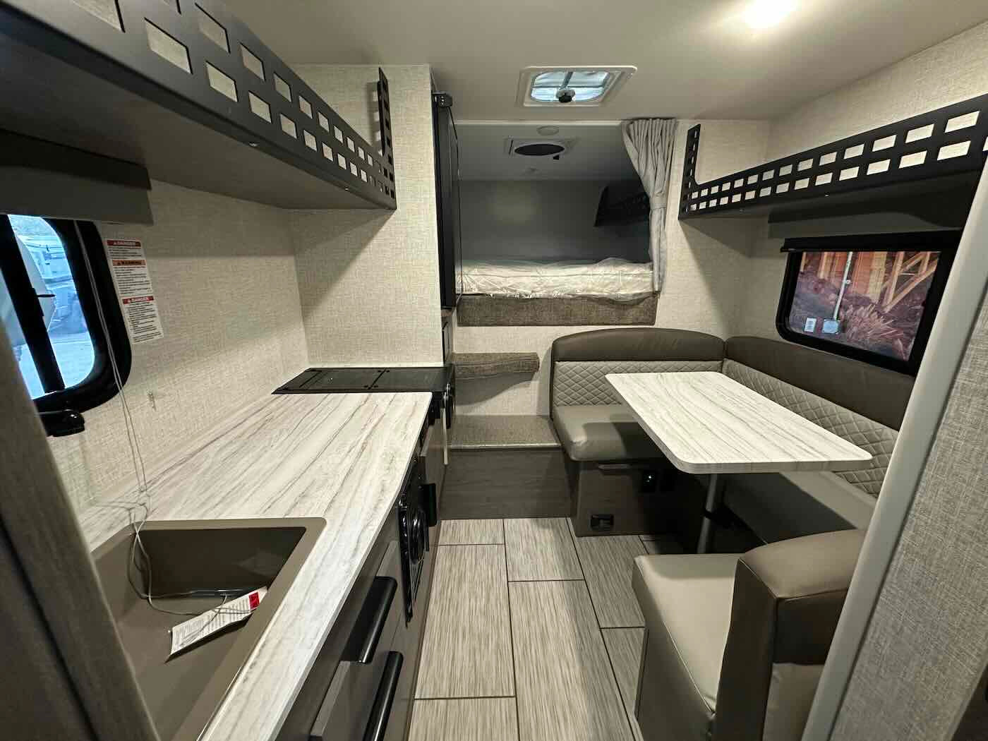 Lance Squire 825 - In Stock