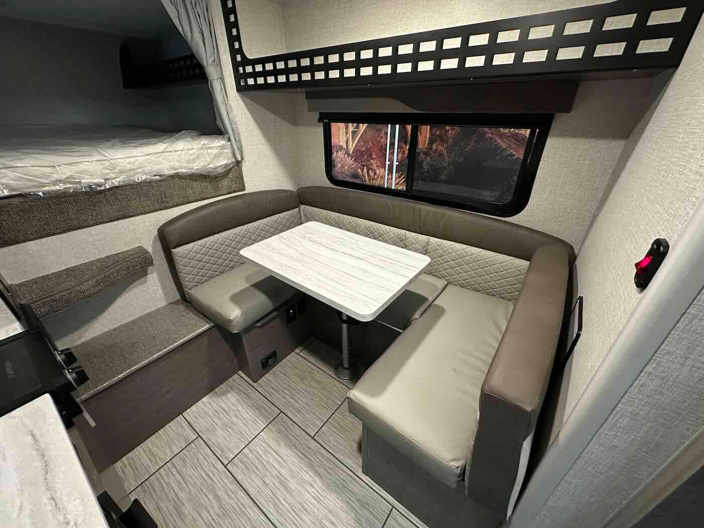 Lance Squire 825 - In Stock