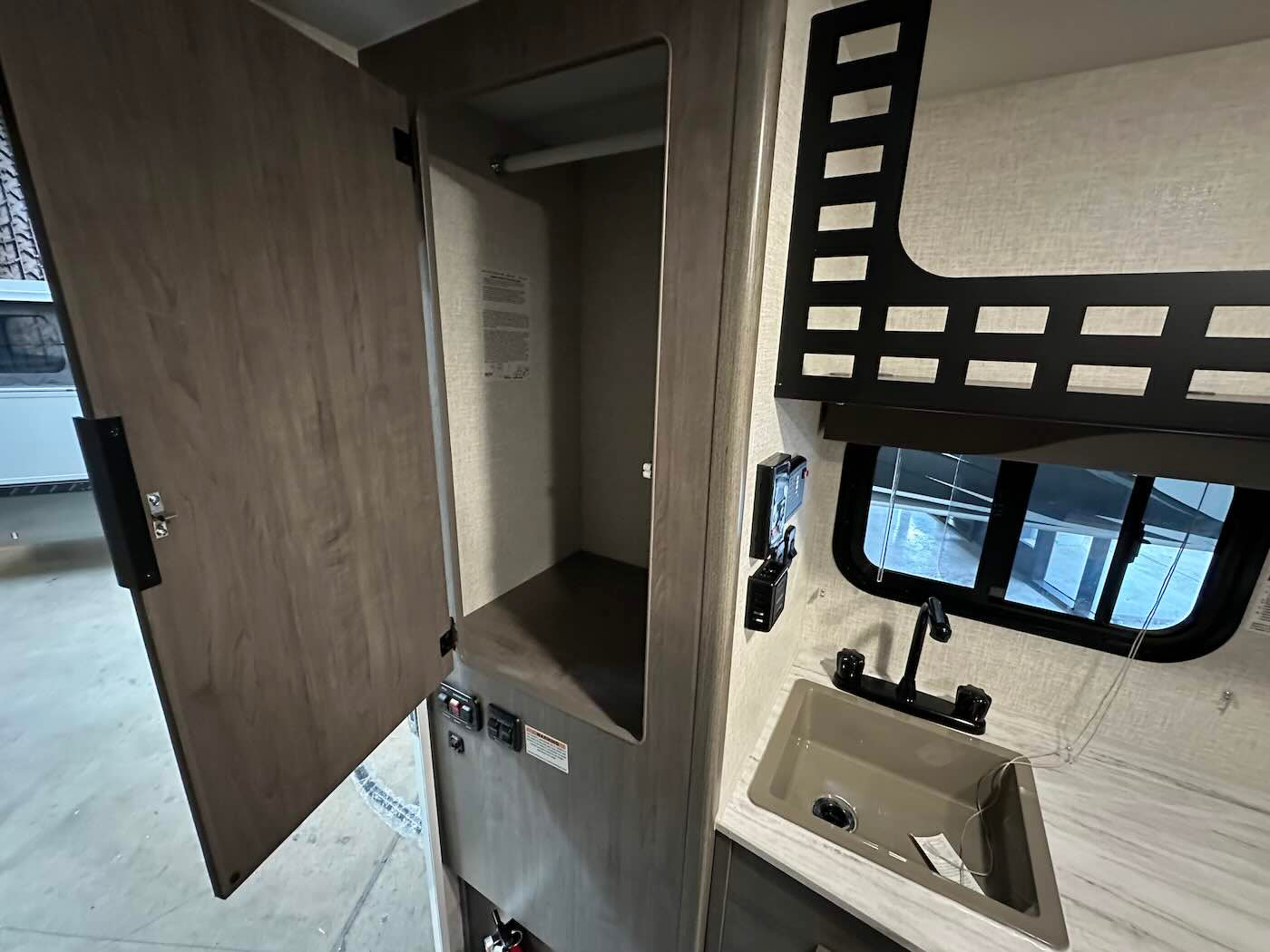 Lance Squire 825 - In Stock