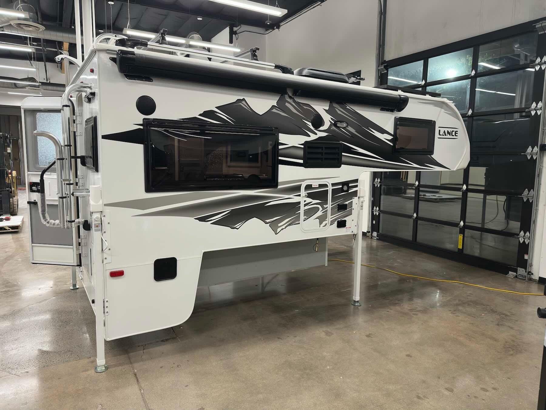 Lance 865 - In Stock