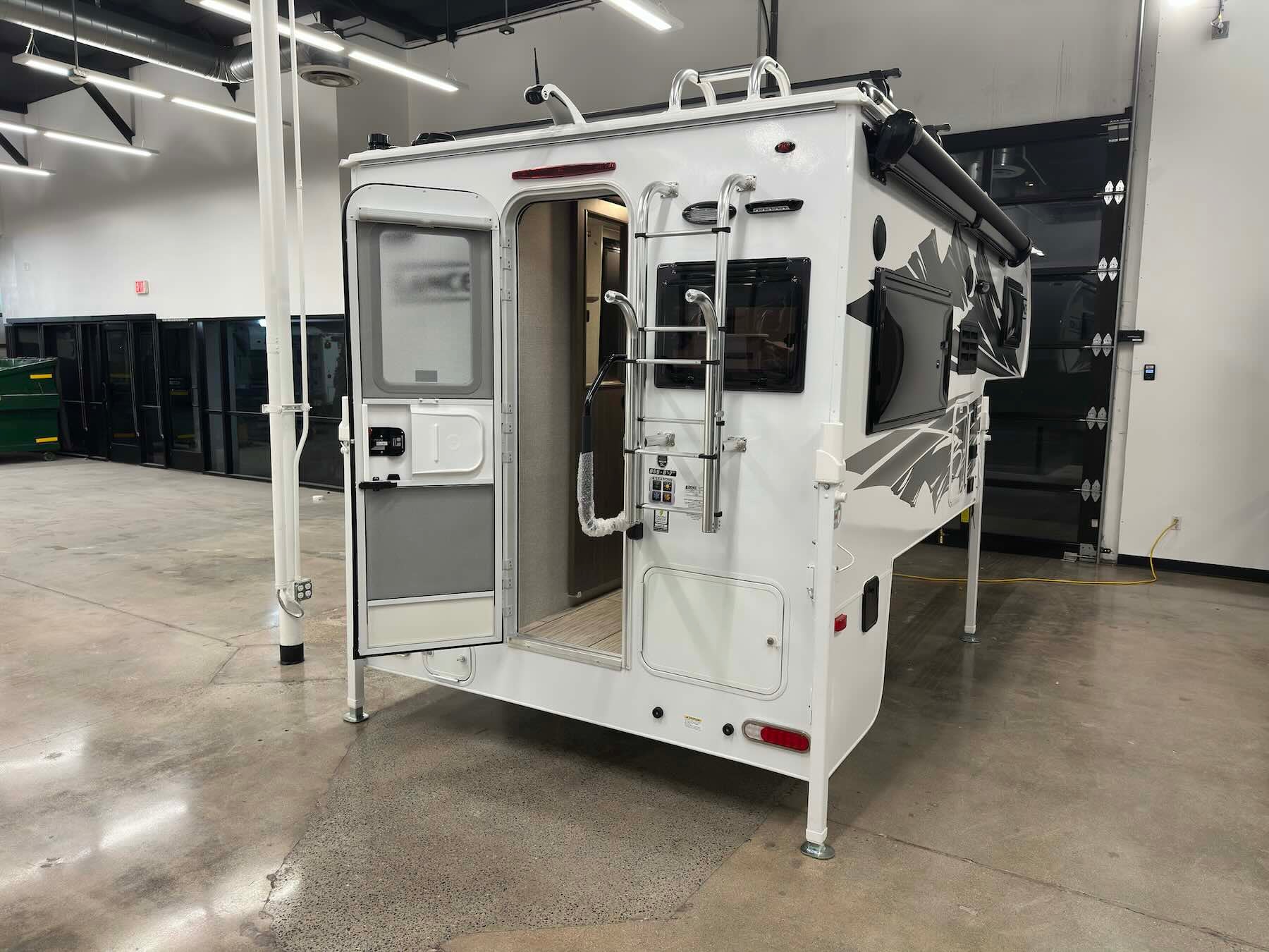 Lance 865 - In Stock