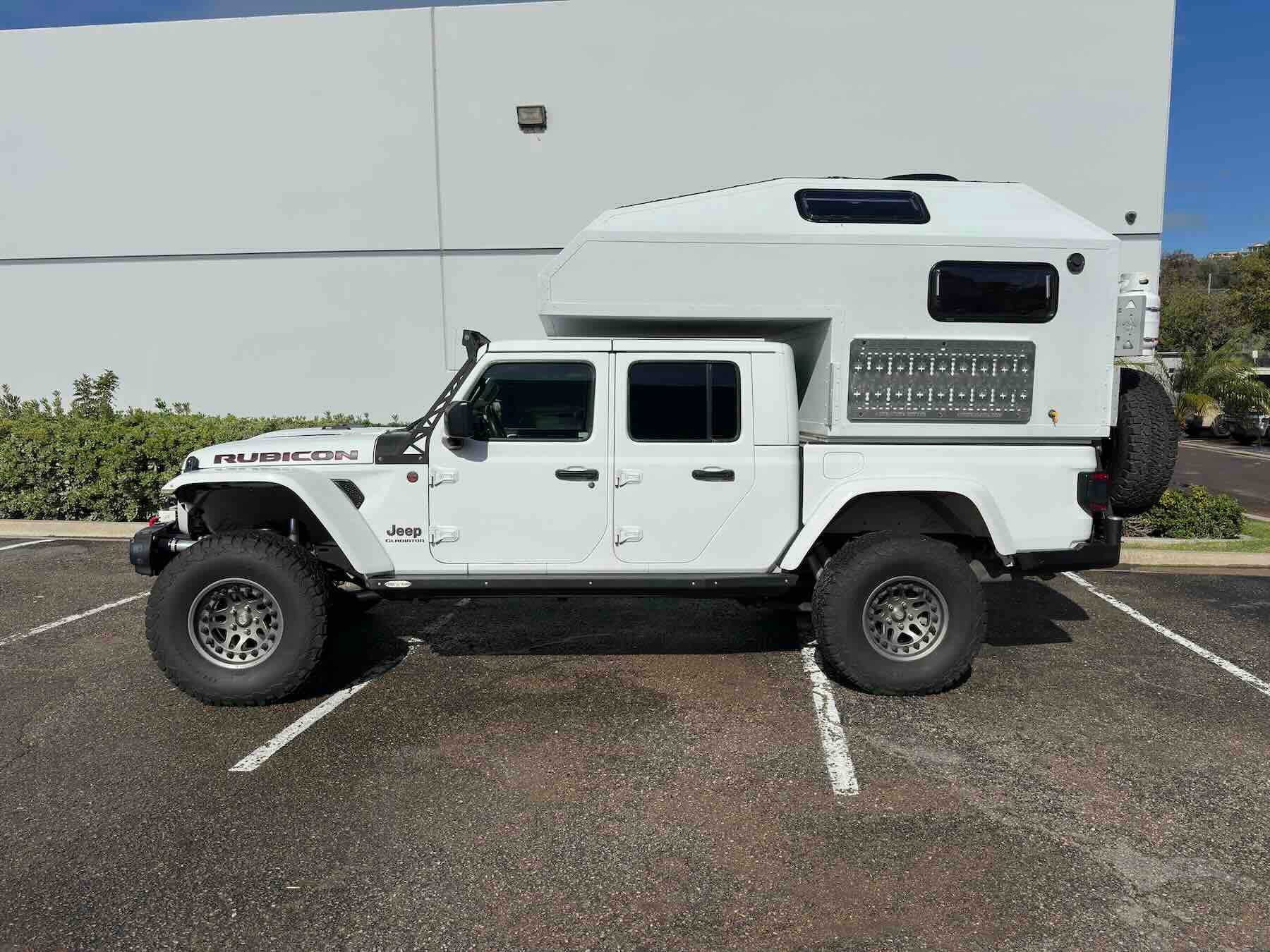 2025 AT Overland Aterra Topper Used - Fits Jeep Gladiator 5' Bed