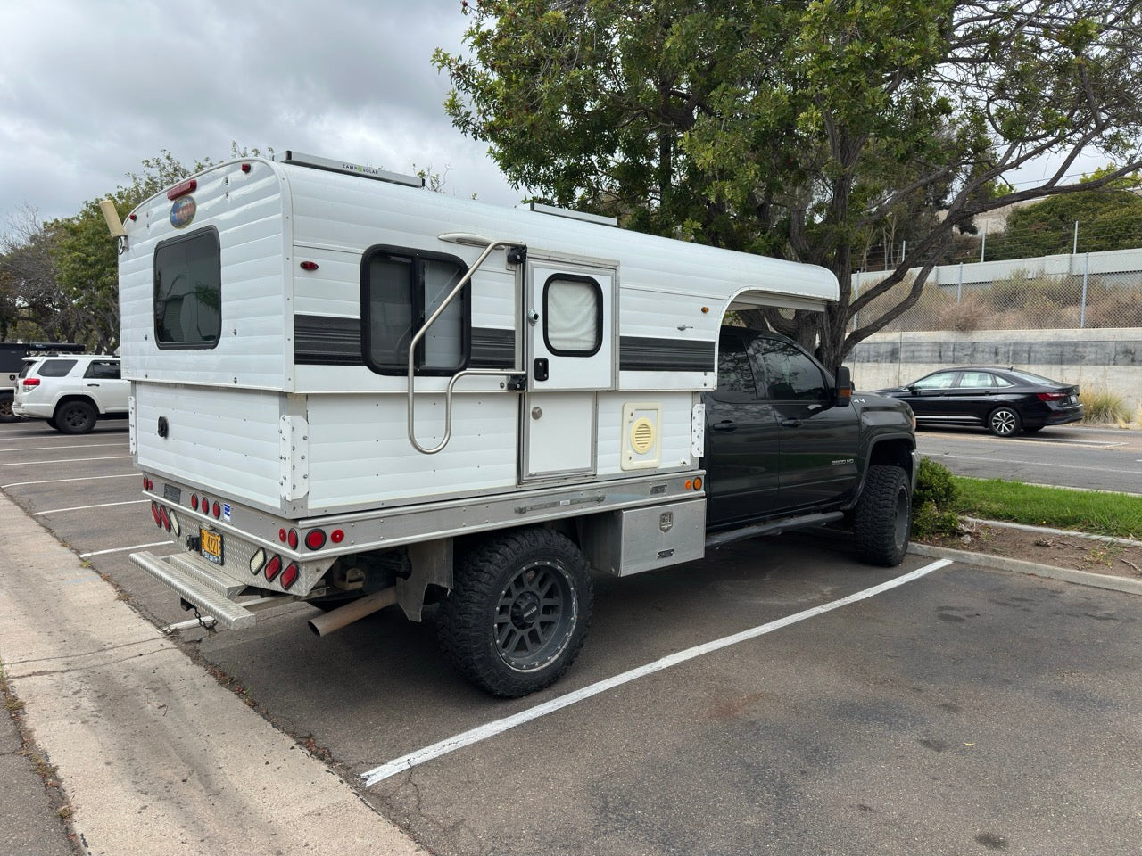 Alaskan 8.5' Flatbed 2017 GMC 3500