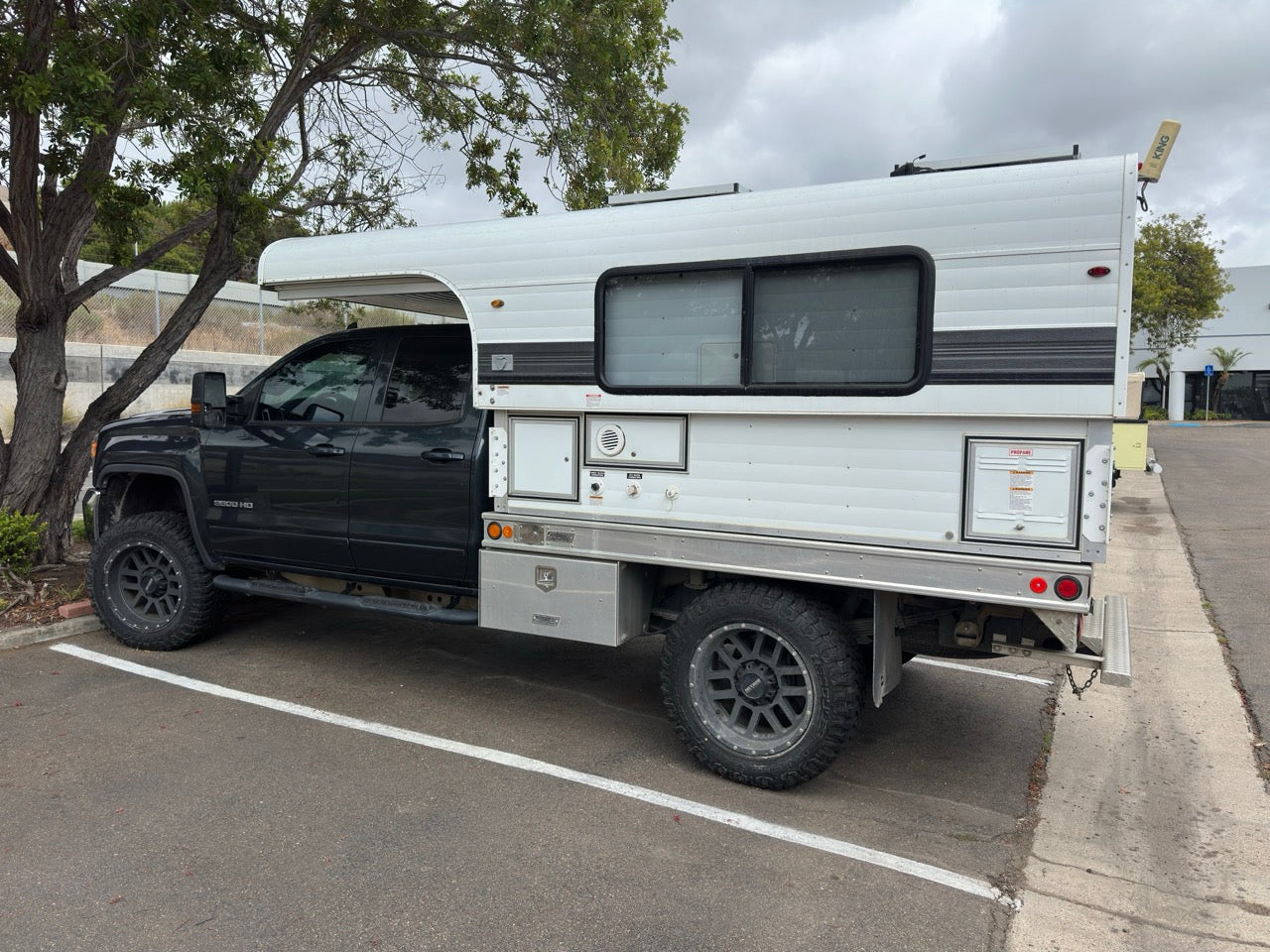 Alaskan 8.5' Flatbed 2017 GMC 3500