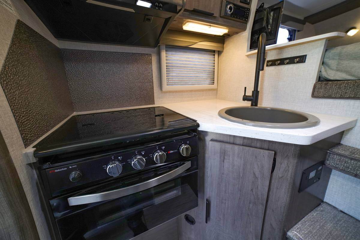 Lance 865 - Available to Order