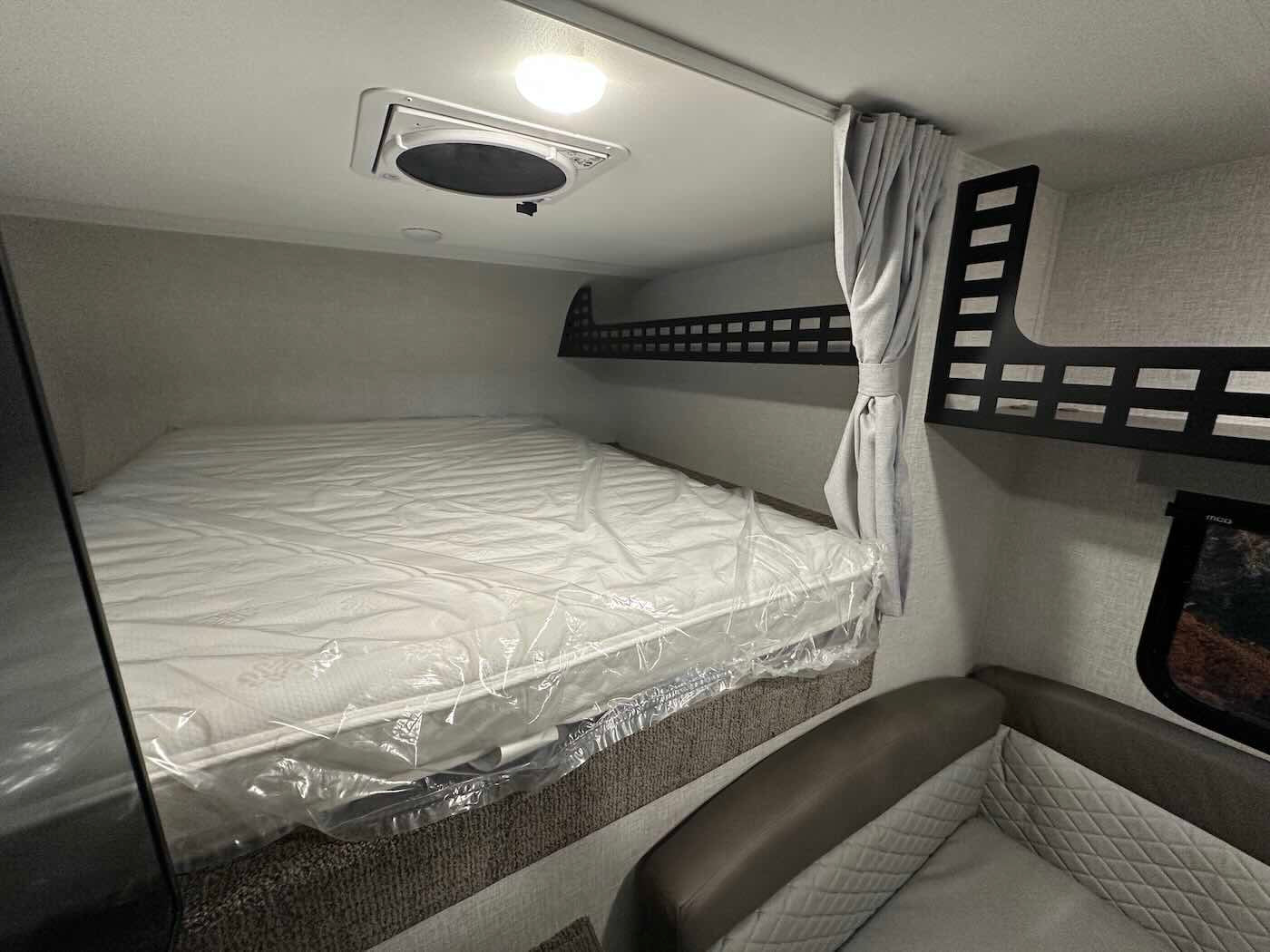 Lance Squire 825 - In Stock