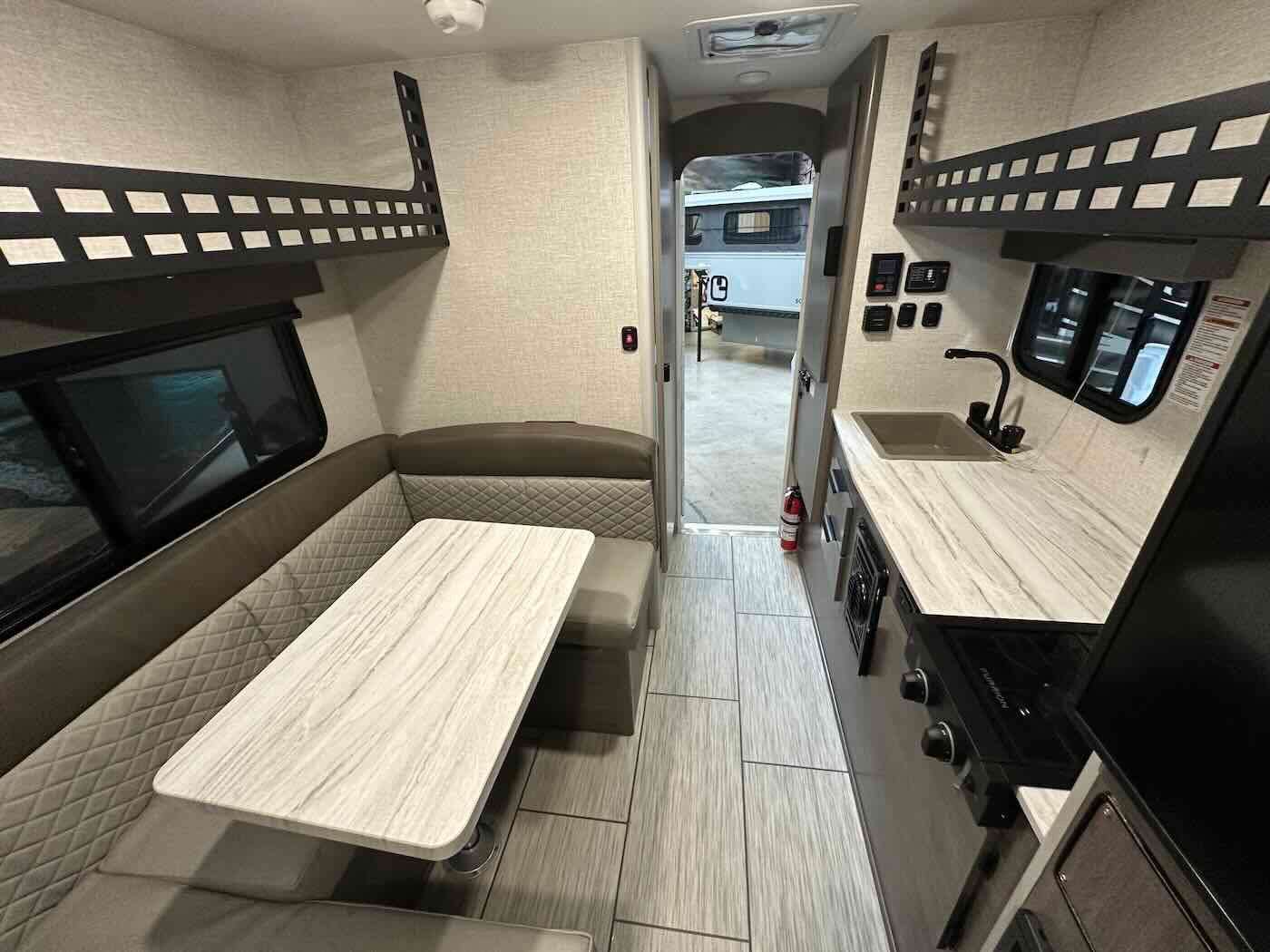 Lance Squire 825 - In Stock