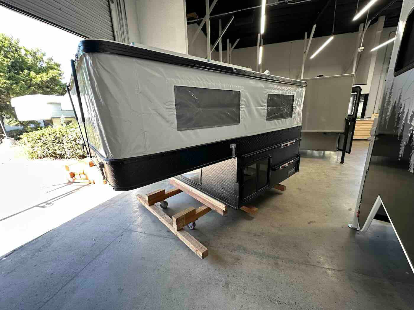 Four Wheel Campers Project M 2024 Used - 5.5 Ft bed