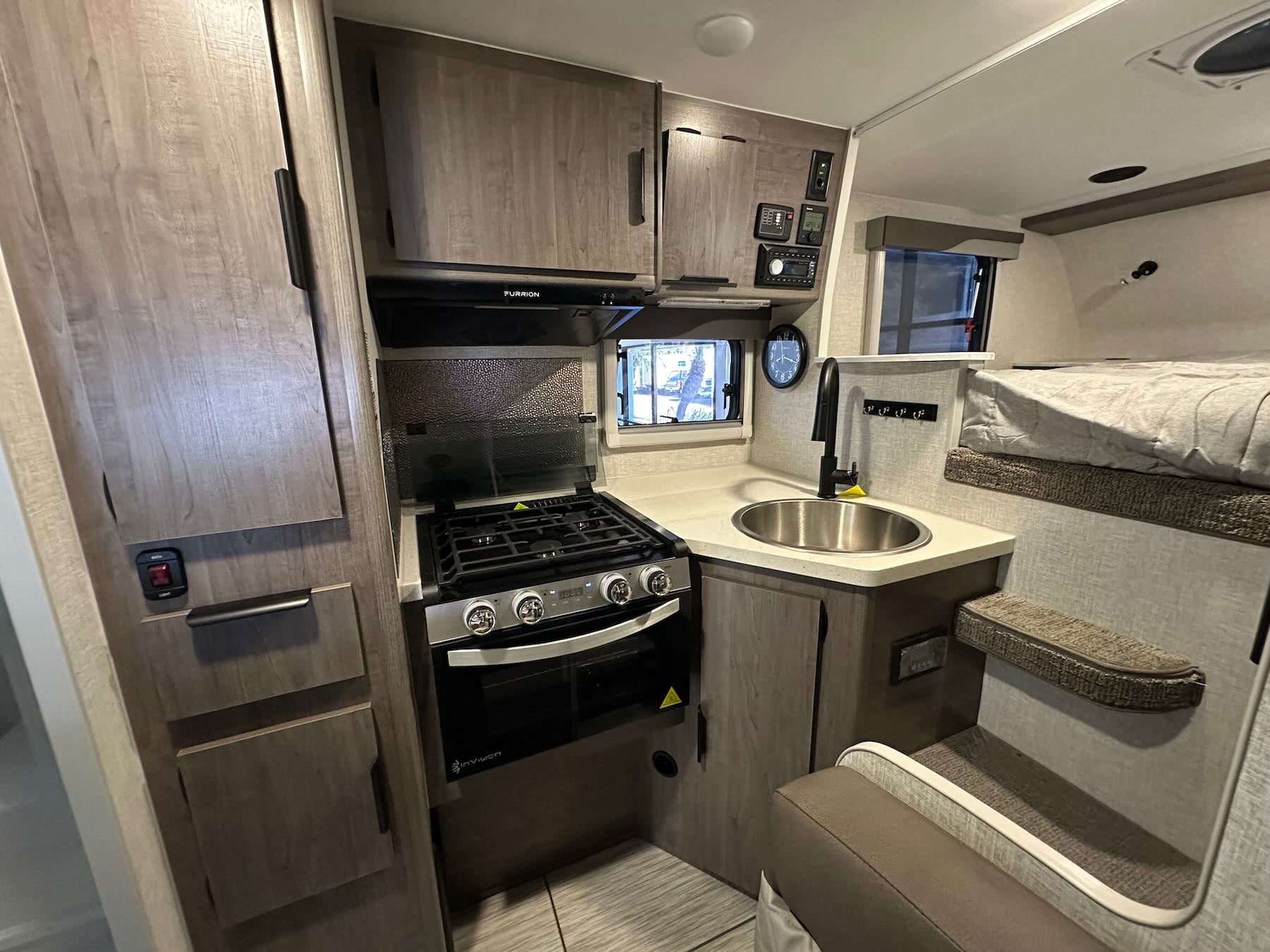 Lance 865 - In Stock