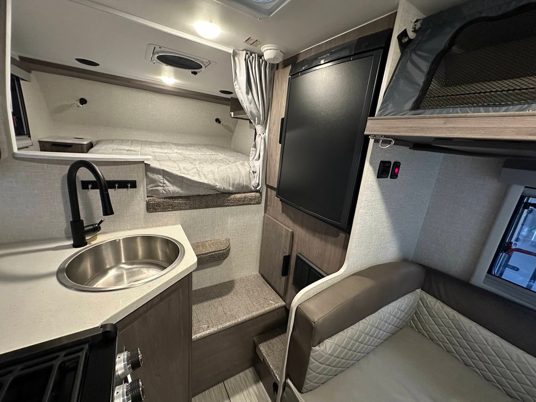 Lance 865 - In Stock