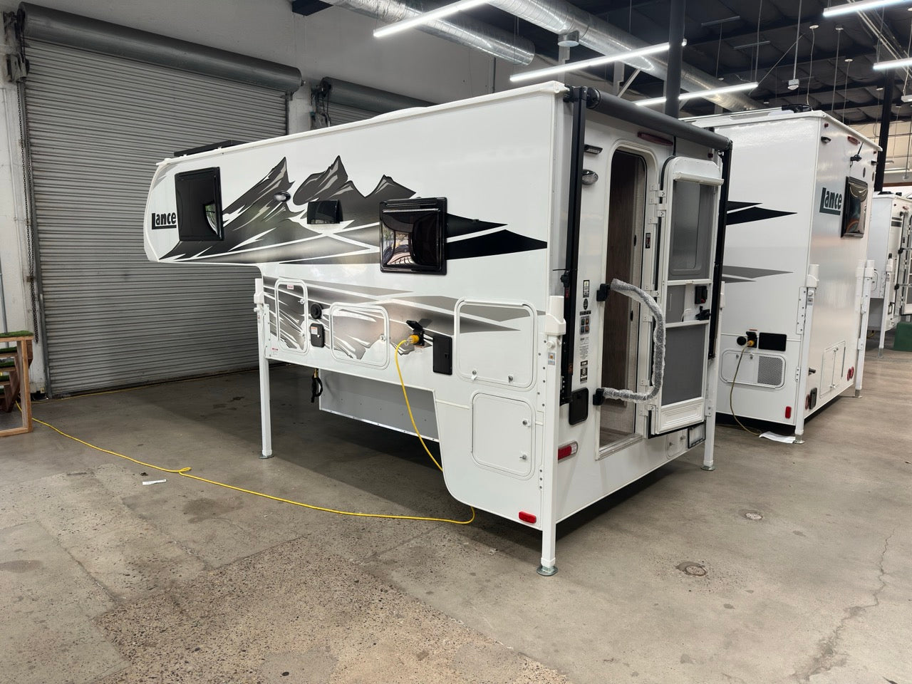 2027 Lance 825 - 181568