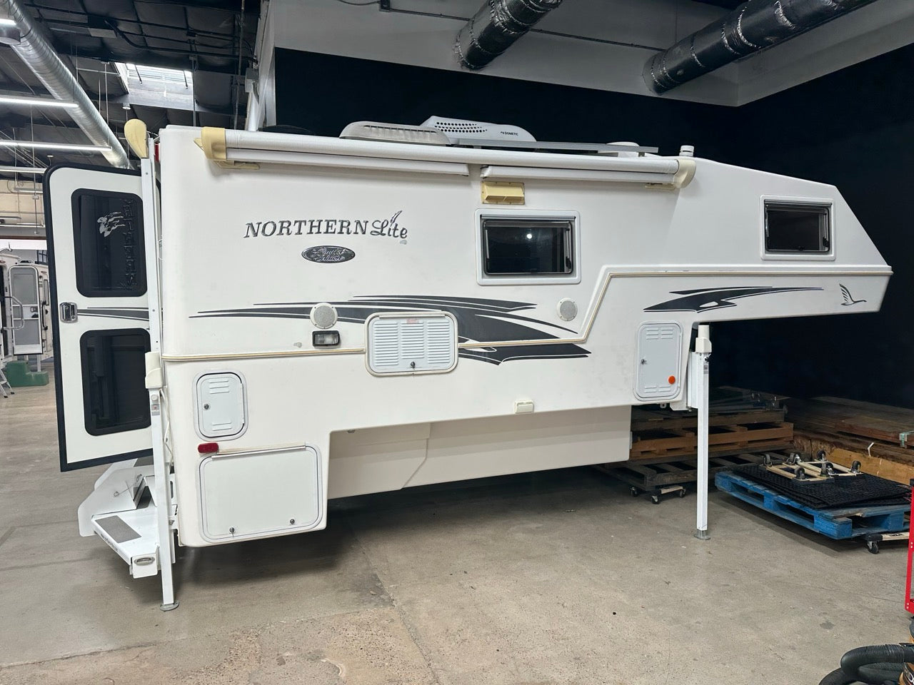 2021 Northern Lite 10-2 LE Dry Bath