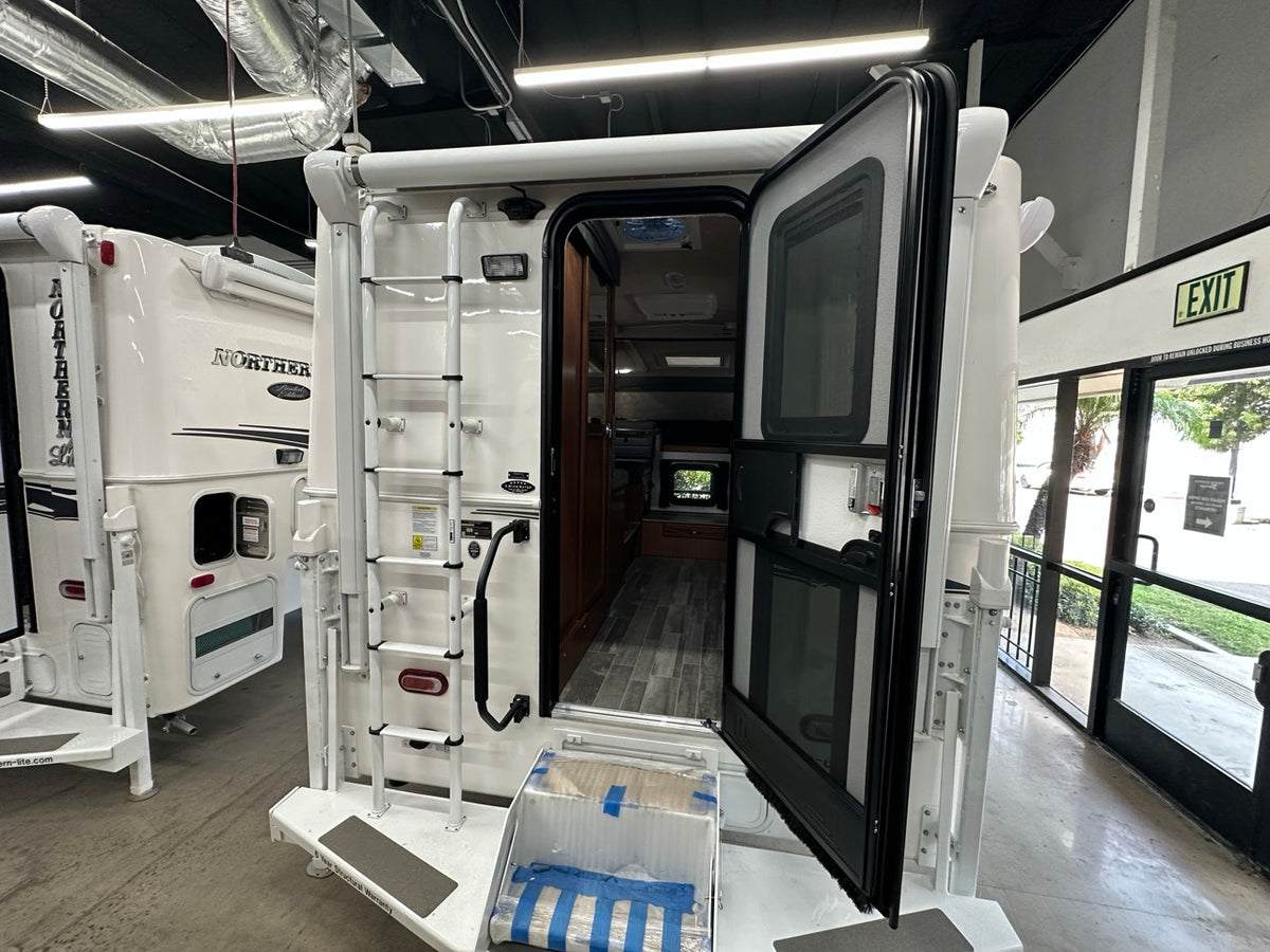 2027 Northern Lite LE 9-6 - 600 Ah Package