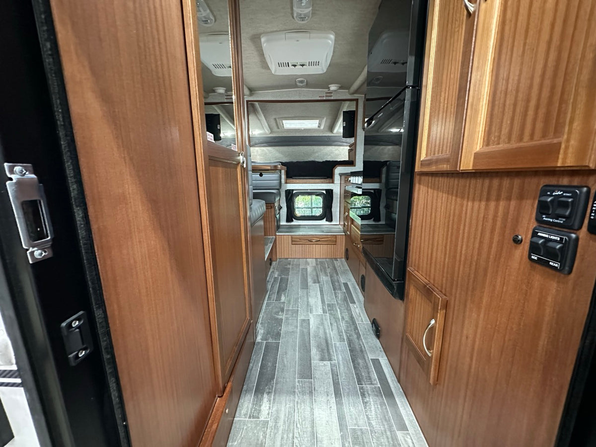 2027 Northern Lite LE 9-6 - 600 Ah Package