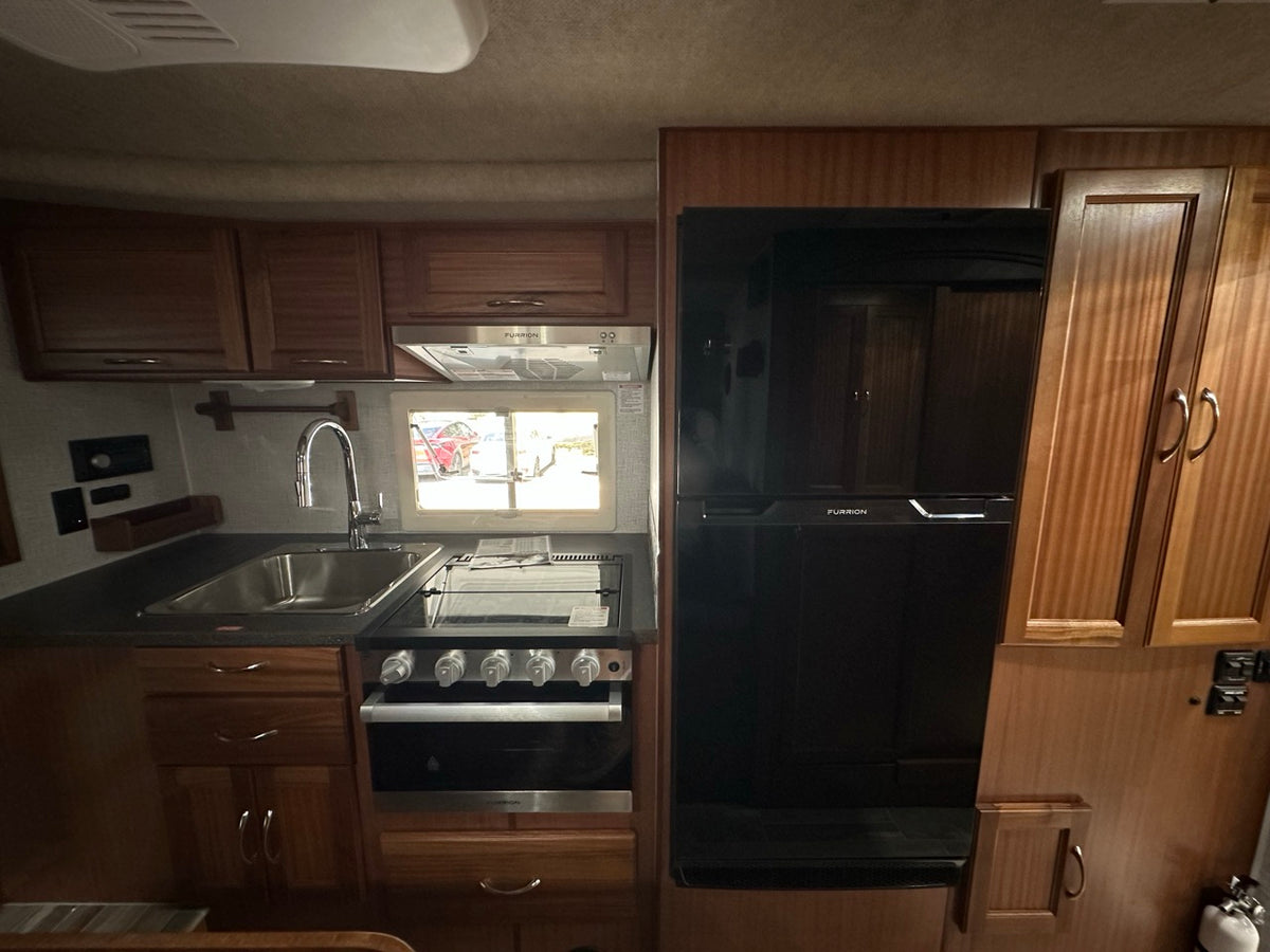 2027 Northern Lite LE 9-6 - 600 Ah Package