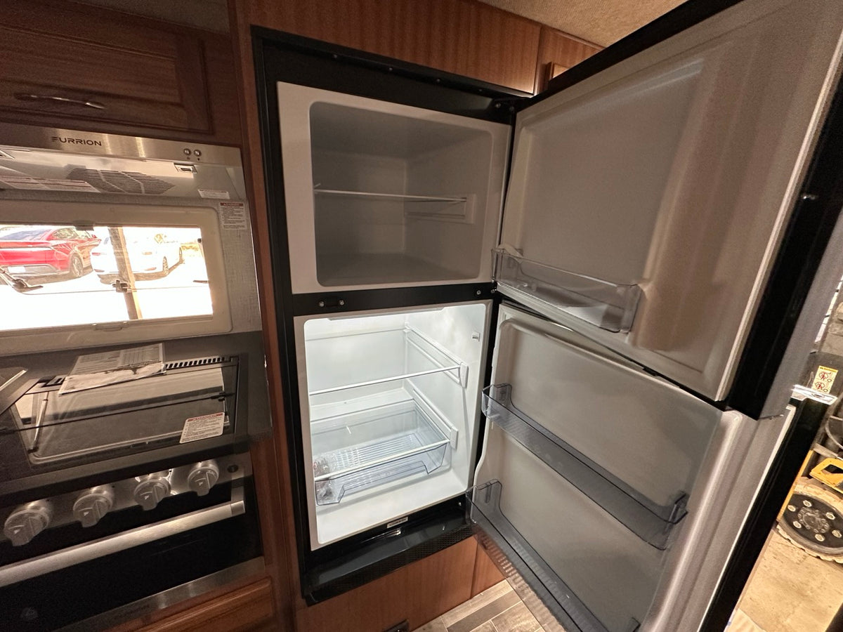 2027 Northern Lite LE 9-6 - 600 Ah Package
