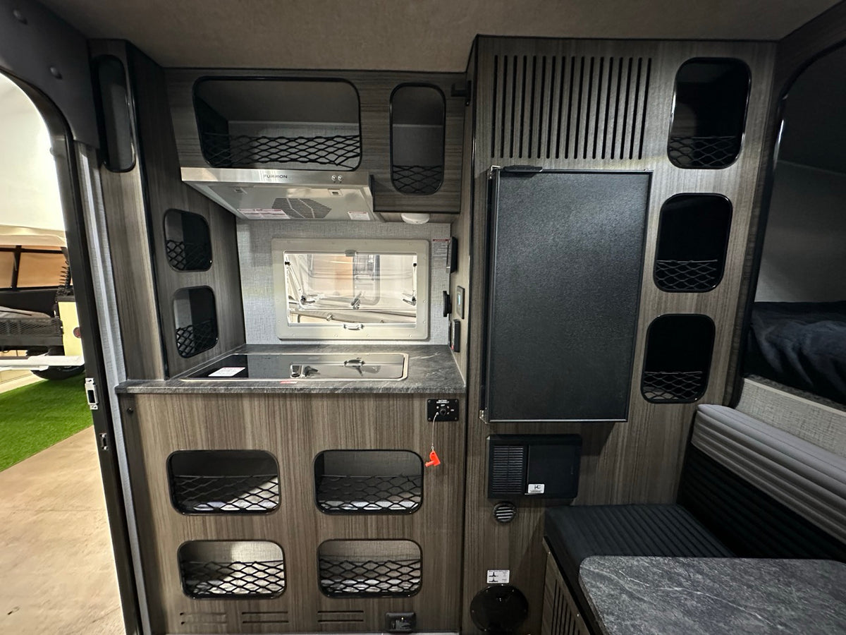 2027 Northern Lite 610