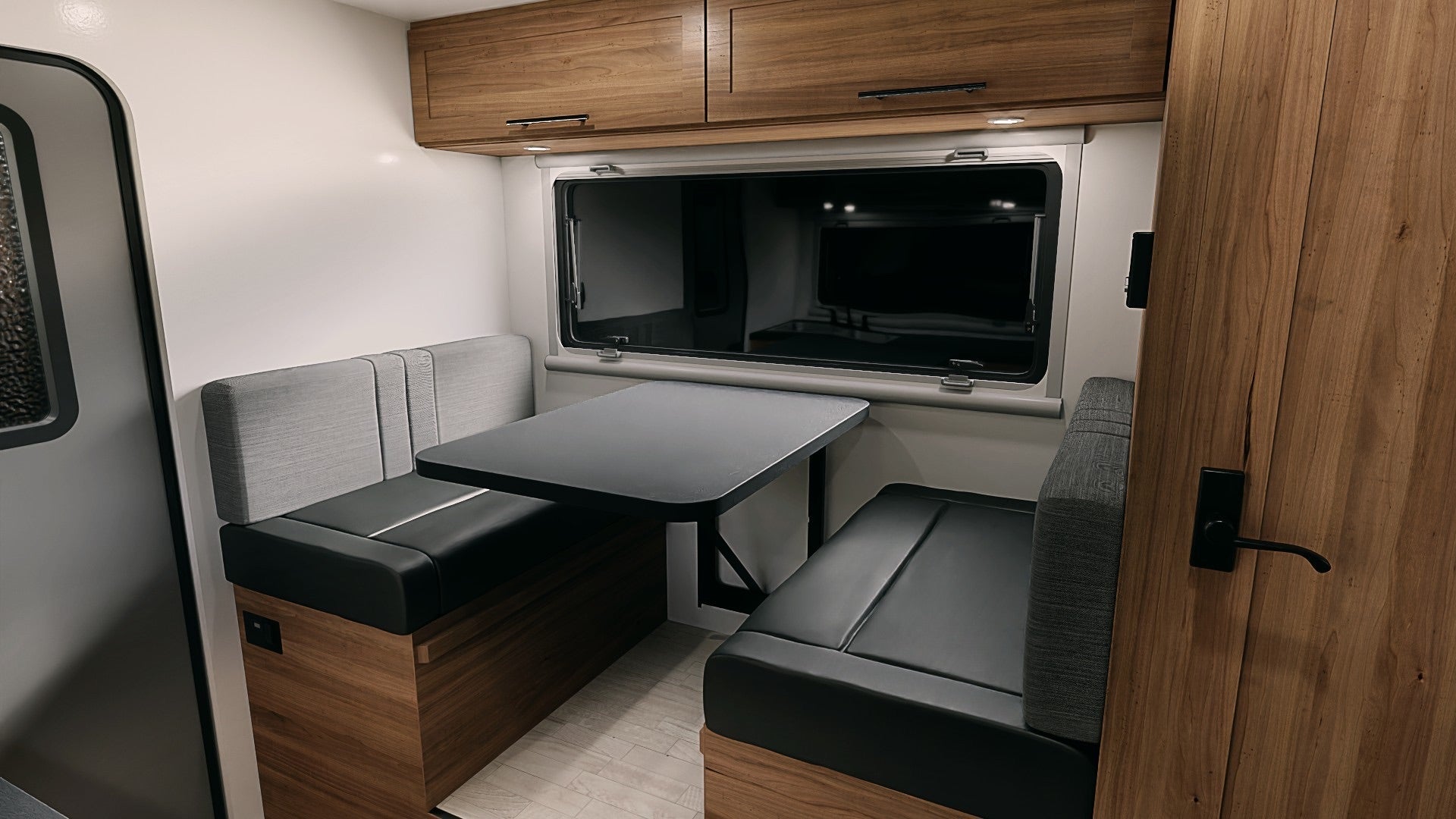 2027 Adventurer 901SB - 22586
