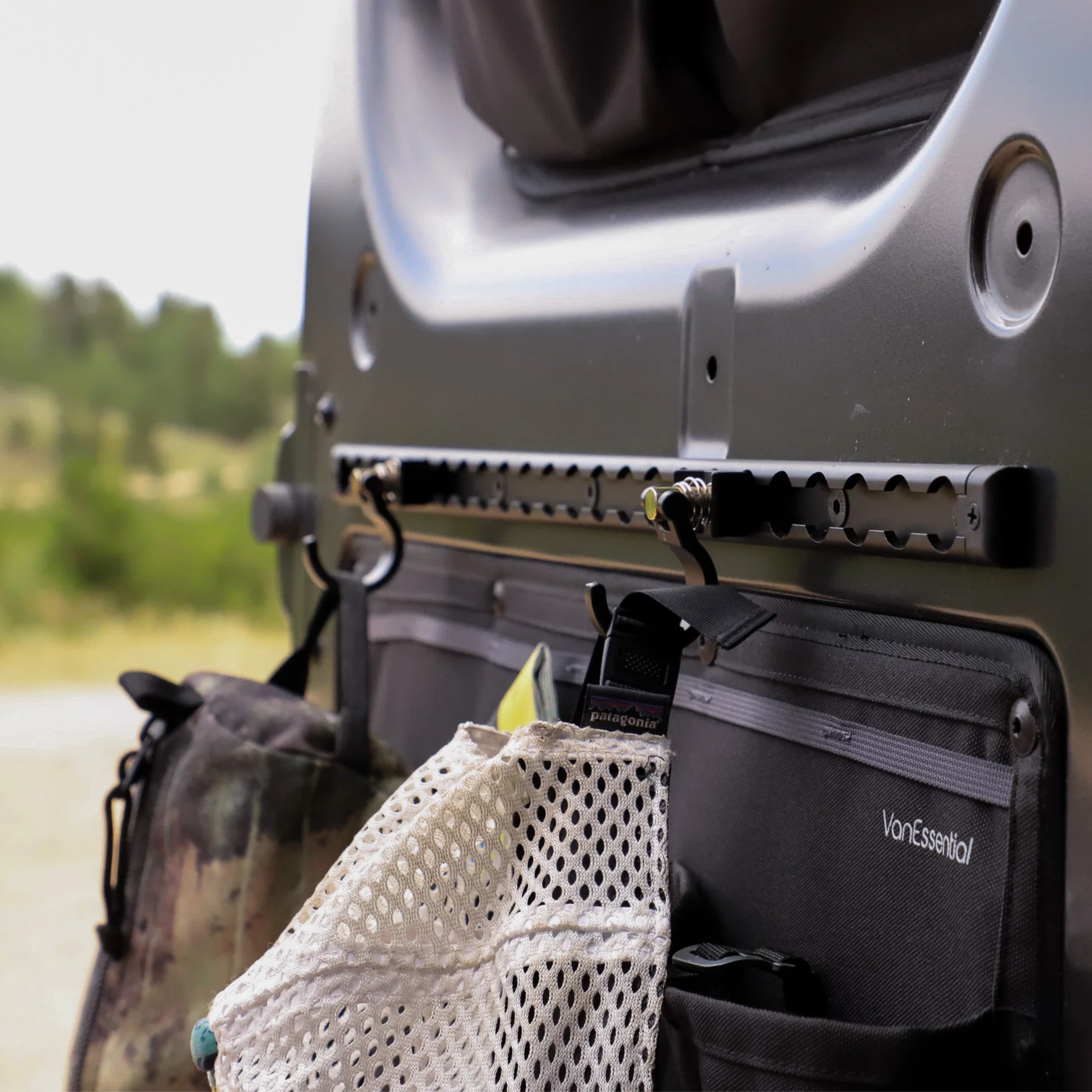 Venture L-Track Hooks - single