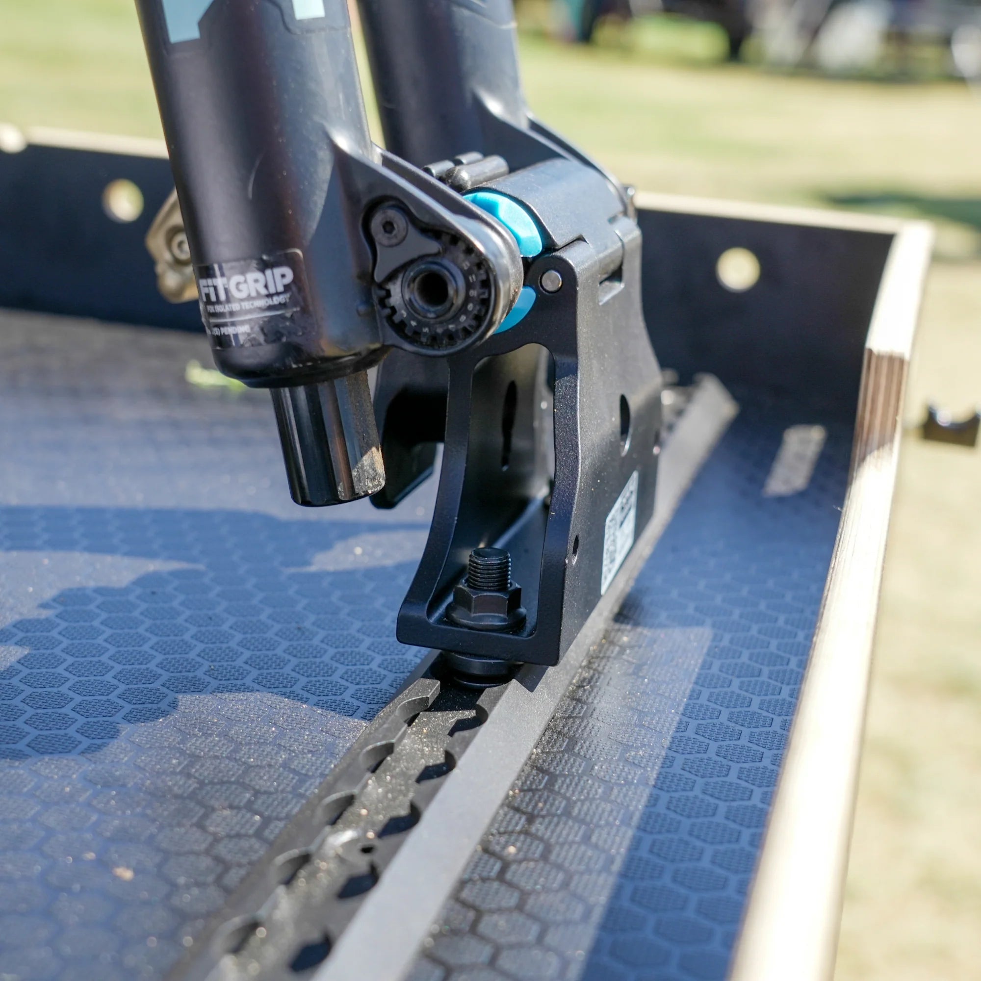 Venture Track Threaded Stud M8-25mm