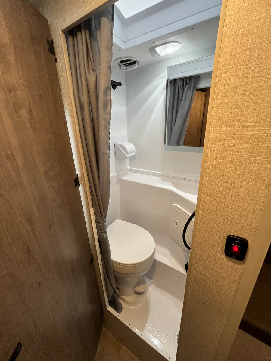 Wet bath inside a Lance Squire SQ610 truck camper